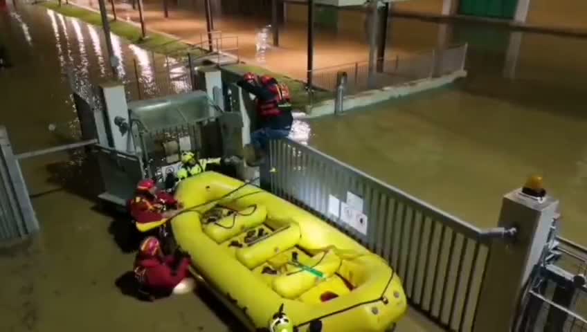 Esonda il Crati, terreni, strade, centri abitati invasi dall'acqua (VIDEO) 4 076476333c5cdad911c558f084258b65