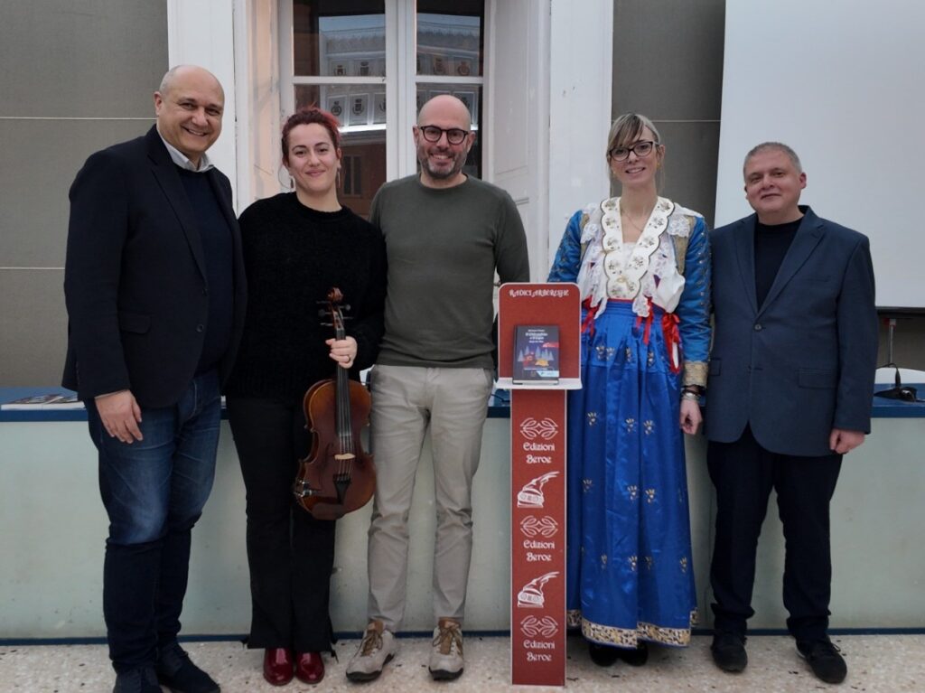 È partito da Cosenza il tour calabrese de "Il Ghiegghio e il lupo" 2 1000235170