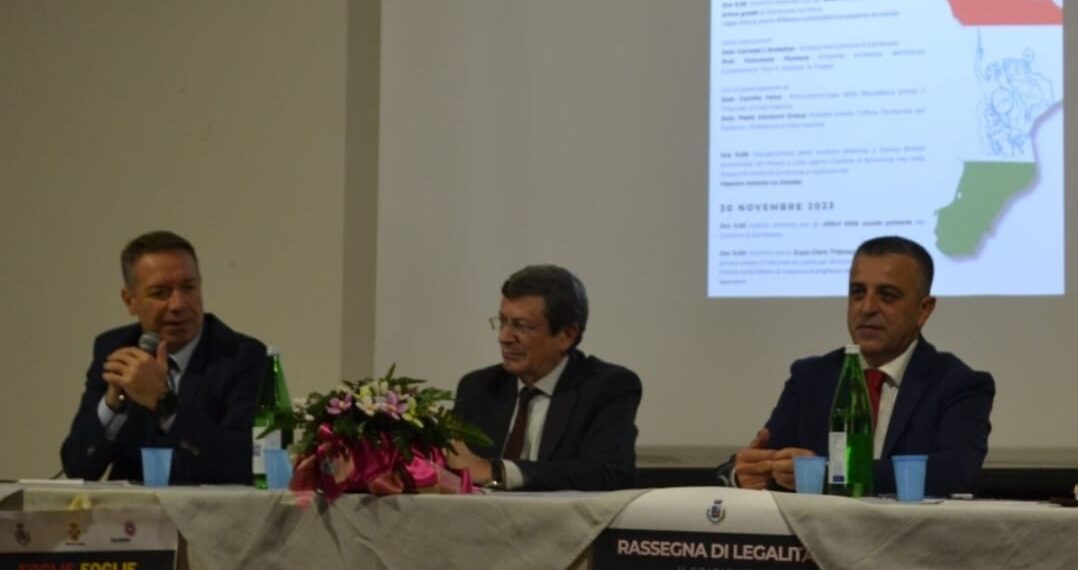 Dare tutto al presente: l’insegnamento del dottor Camillo Falvo. Il saluto del Presidente della Provincia 1 Dare tutto al presente: l’insegnamento del dottor Camillo Falvo. Il saluto del Presidente della Provincia