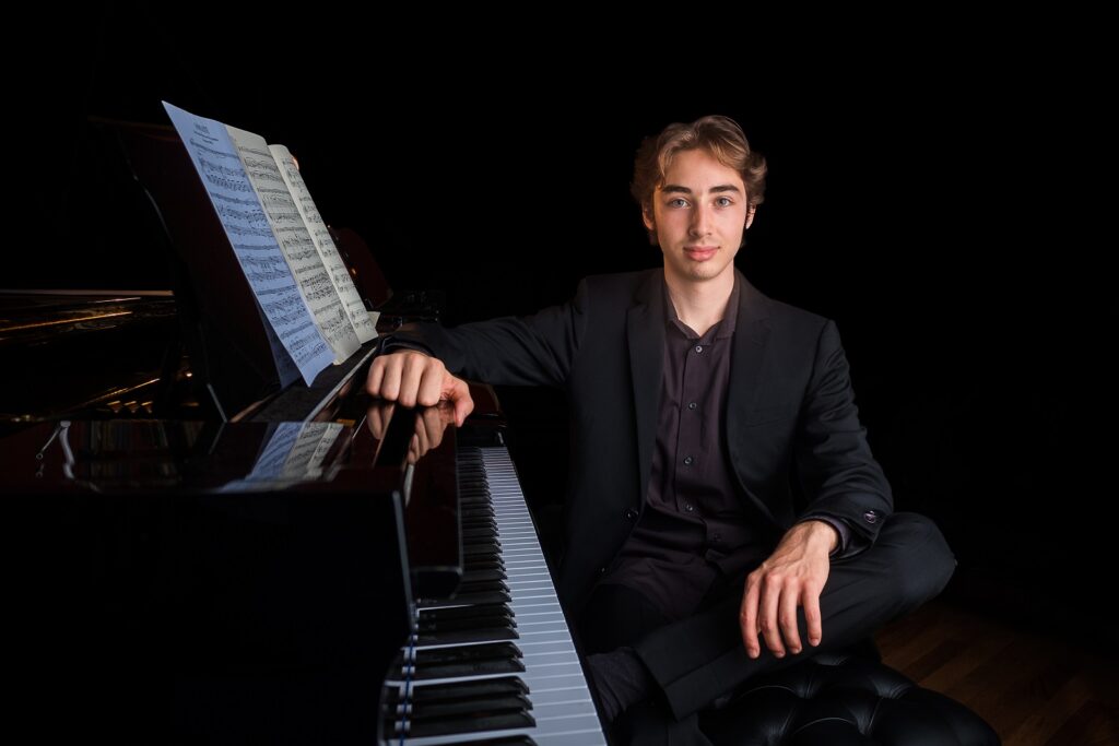 Giovani Talenti Musicali Italiani Nel Mondo, il pianista Josef Edoardo Mossali in concerto a Vibo Valentia 2 Josef Edoardo Mossal