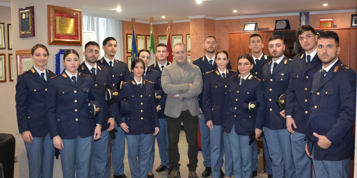 Vibo Valentia, il questore dà il benvenuto ai 14 nuovi vice ispettori assegnati alla questura