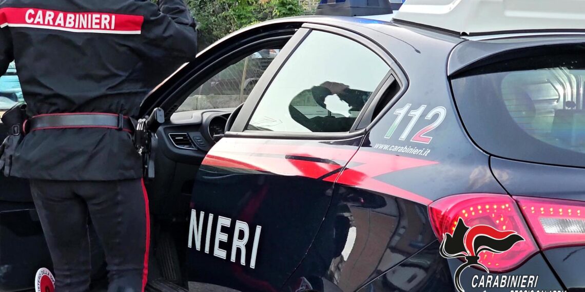 Evade dai domiciliari e tenta la fuga all’alt dei Carabinieri