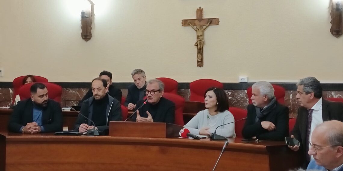 Depositi costieri, tra tecnica e politica: a Vibo Marina chi decide davvero?