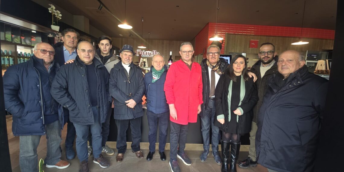 Istituzioni e mondo produttivo vibonese accanto alla Macelleria Chiarello, vittima di intimidazioni 1 Istituzioni e mondo produttivo vibonese accanto alla Macelleria Chiarello, vittima di intimidazioni