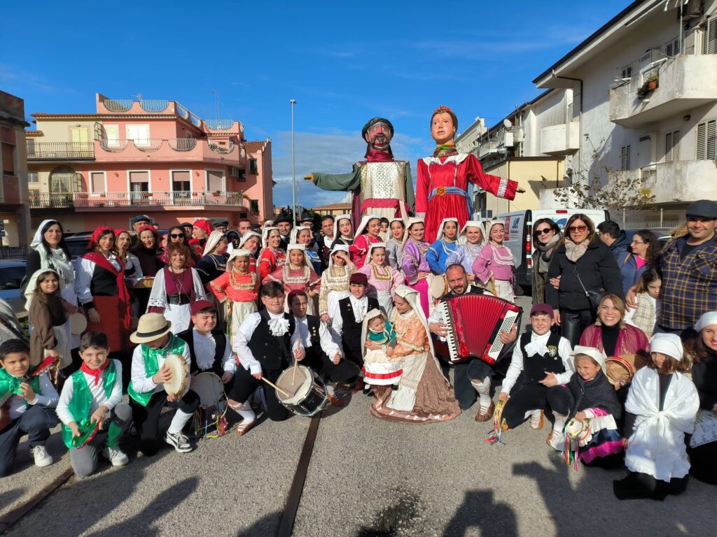 CarnevalMare 2026: carri, musica e migliaia di maschere chiudono un’edizione da record (VIDEO) 4 WhatsApp Image 2026 02 16 at 19.57.52