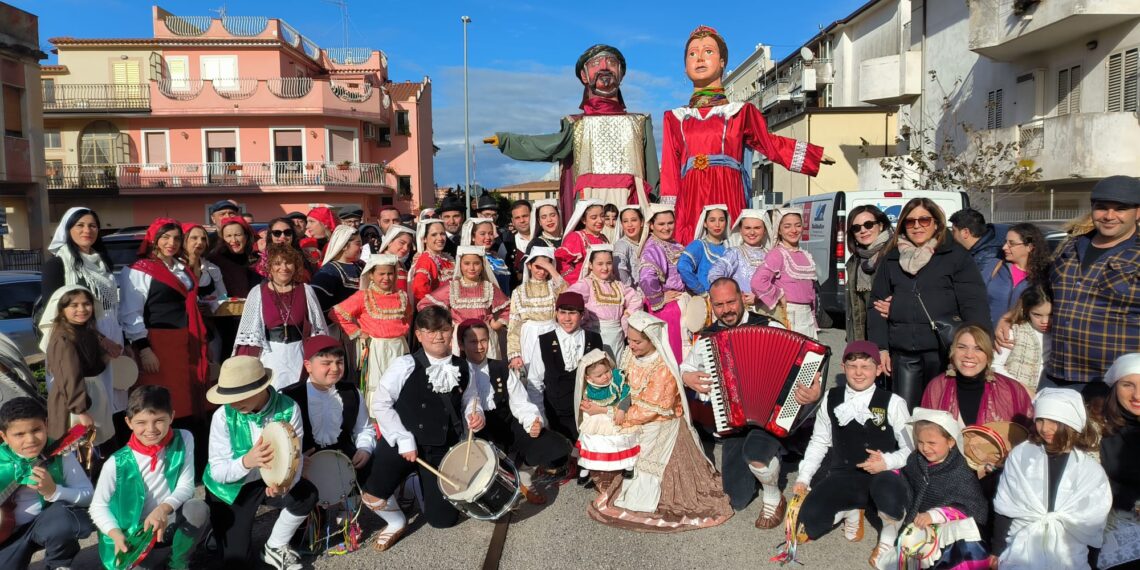 CarnevalMare 2026: carri, musica e migliaia di maschere chiudono un’edizione da record (VIDEO) 1 CarnevalMare 2026: carri, musica e migliaia di maschere chiudono un’edizione da record (VIDEO)