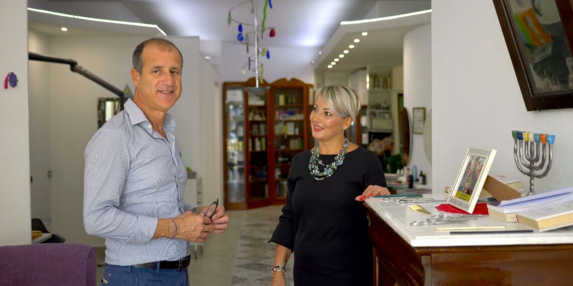 Una parrucca “solidale” che accende speranza: l’esempio di Michele D’Angelo a Vibo Valentia 1 Una parrucca “solidale” che accende speranza: l’esempio di Michele D’Angelo a Vibo Valentia