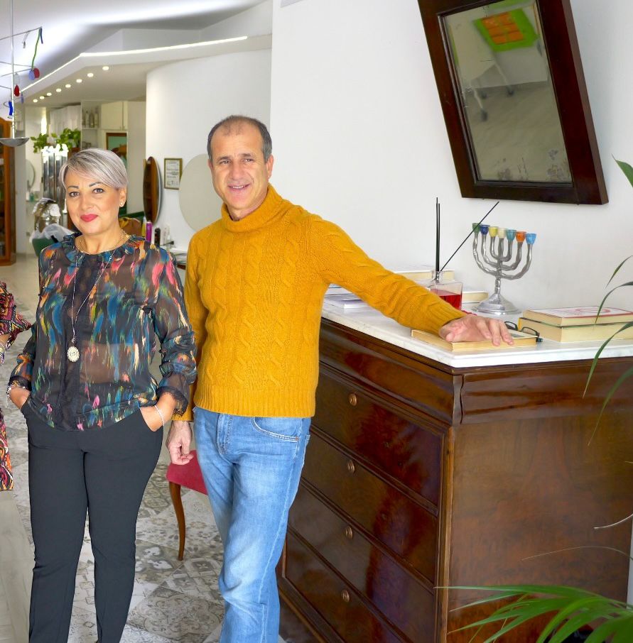 Una parrucca “solidale” che accende speranza: l’esempio di Michele D’Angelo a Vibo Valentia 2 WhatsApp Image 2026 02 20 at 23.20.03