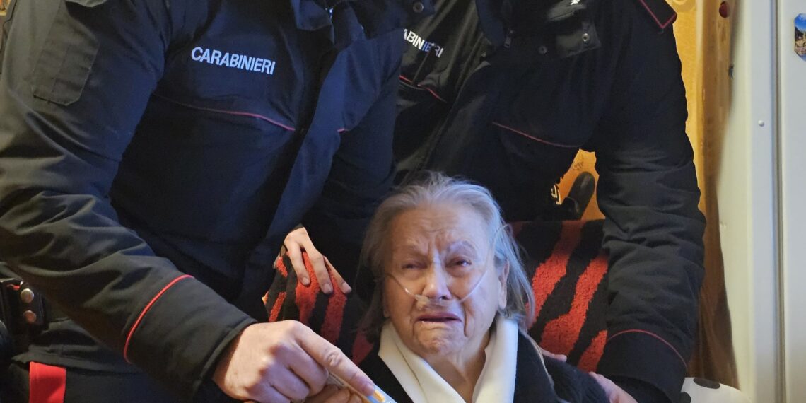 I carabinieri di Catanzaro salvano una donna cieca in crisi respiratoria nel cuore della notte 1 I carabinieri di Catanzaro salvano una donna cieca in crisi respiratoria nel cuore della notte