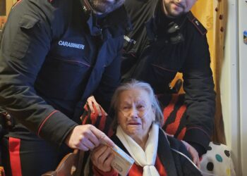 I carabinieri di Catanzaro salvano una donna cieca in crisi respiratoria nel cuore della notte