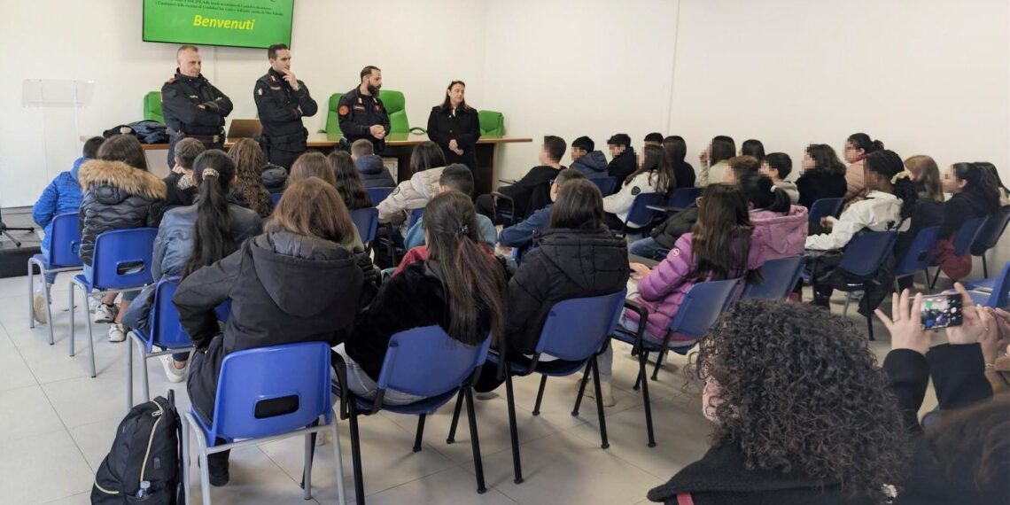 A Condofuri a scuola di legalità con i Carabinieri 1 A Condofuri a scuola di legalità con i Carabinieri