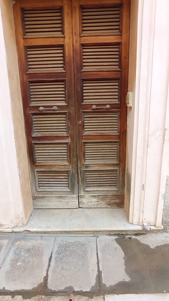 Degrado crescente all'ingresso del Comune di Catanzaro (Palazzo De Nobili!): pessimo biglietto da visita 7 WhatsApp Image 2026 02 24 at 15.42.00 3