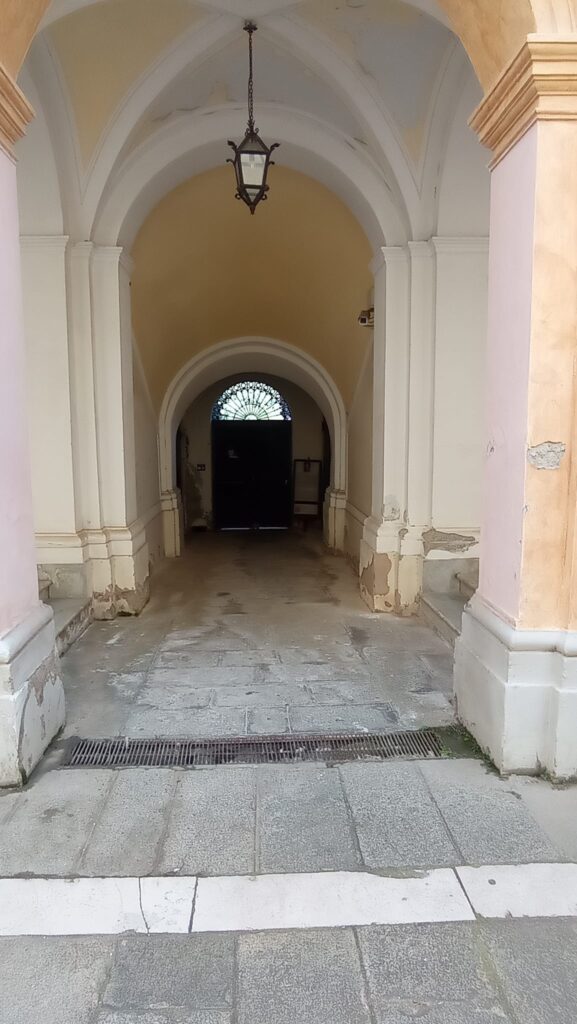 Degrado crescente all'ingresso del Comune di Catanzaro (Palazzo De Nobili!): pessimo biglietto da visita 3 WhatsApp Image 2026 02 24 at 15.42.01