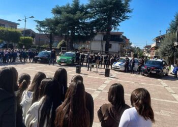 I Carabinieri incontrano gli studenti di Melicuccà in piazza