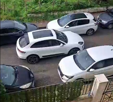 Vibo Valentia, una domenica di caos davanti al Pala Borsellino, i residenti chiedono risposte (VIDEO)