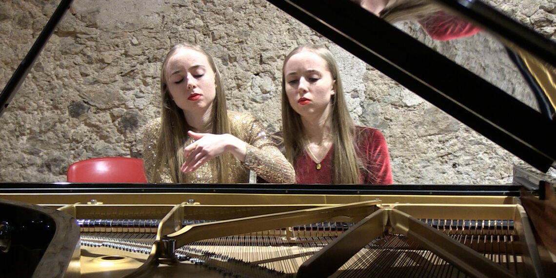 Duo pianistico Eleonora e Beatrice Dallagnese ha estasiato il pubblico del Festival GTMI (VIDEO)