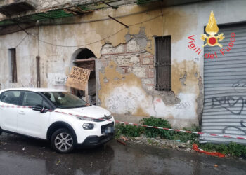 Immobile a rischio crollo in via Carlo V a Catanzaro 3 Immobile a rischio crollo in via Carlo V a Catanzaro