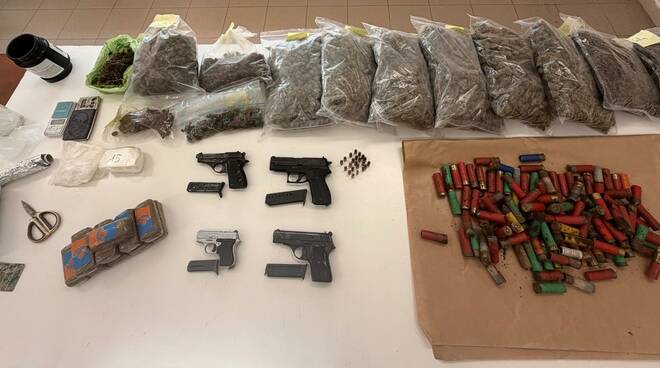 I Carabinieri arrestano un uomo di Francavilla Angitola pre droga e armi 1 I Carabinieri arrestano un uomo di Francavilla Angitola pre droga e armi