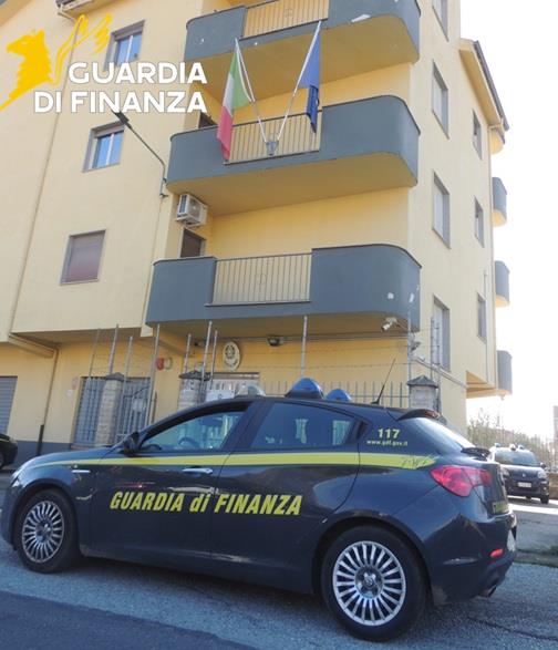 Sequestrati 90mila euro ad un presunto locatore di un terreno nel cosentino 2 guardia di finanza castrovillari