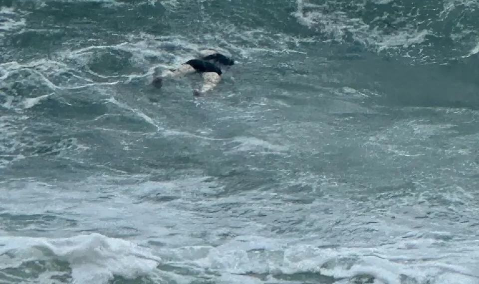 Tropea, cadavere avvistato in mare alle Roccette: recuperato dalla Guardia costiera tra le onde