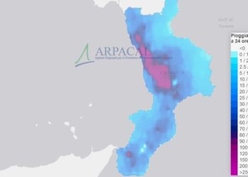 Maltempo in Calabria: piogge intense, fiumi in piena e raffiche oltre i 130 km/h. Gli aggiornamenti di Arpacal 1 Maltempo in Calabria: piogge intense, fiumi in piena e raffiche oltre i 130 km/h. Gli aggiornamenti di Arpacal