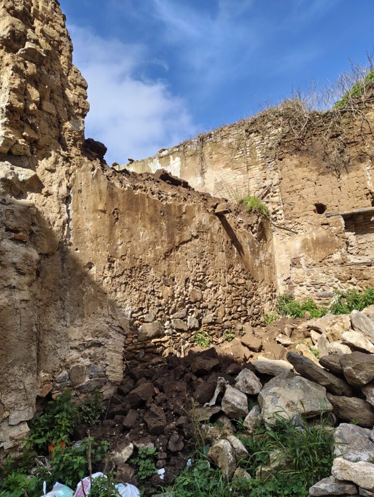 scesa del gesu rudere pericolante 2