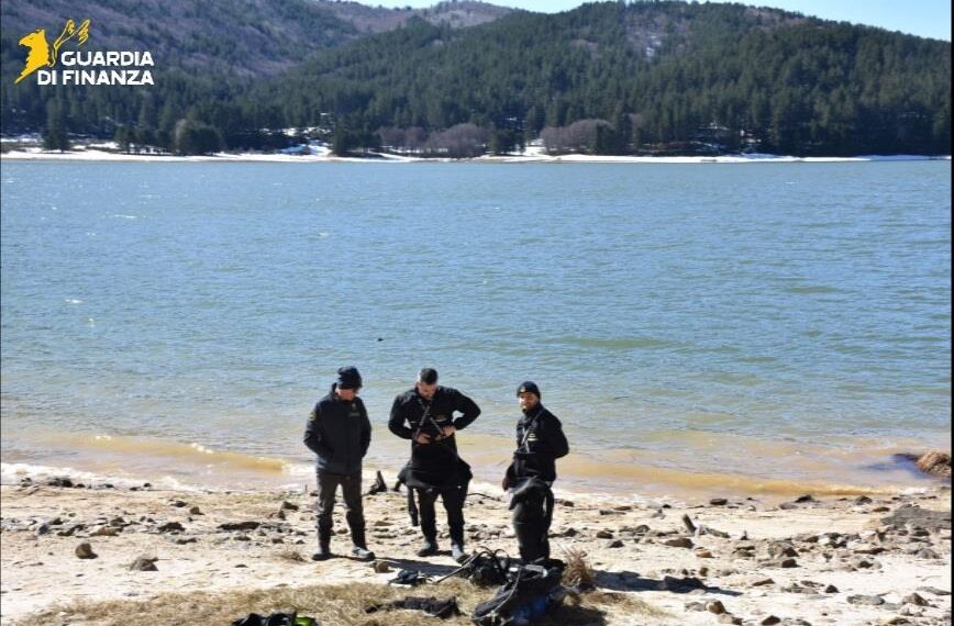 Esercitazione congiunta della Stazione di Soccorso Alpino e del Nucleo Sommozzatori della Stazione Navale entrambi reparti della GdF