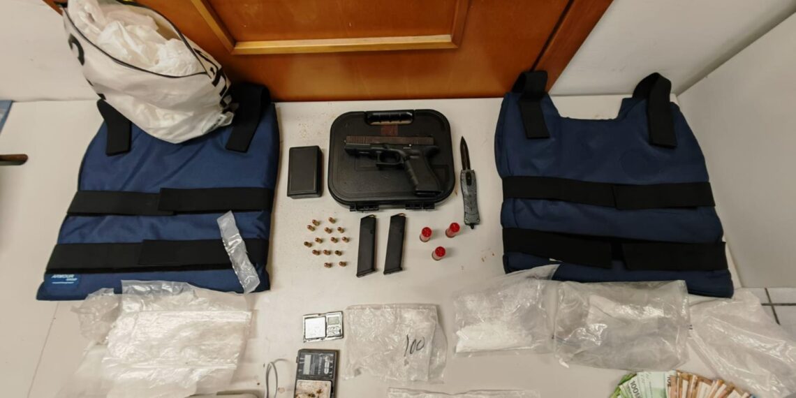 A Crotone la Guardia di Finanza denuncia un uomo per spaccio di droga e detenzione di arma clandestina