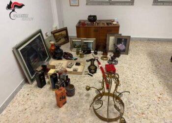 Sorpreso dai Carabinieri mentre stava compiendo un furto: arrestato