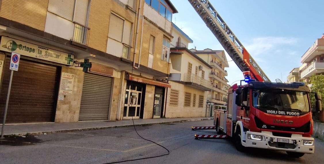 Incendio in un appartamento nel centro di Vibo Valentia, provvidenziale intervento dei Vigili del Fuoco