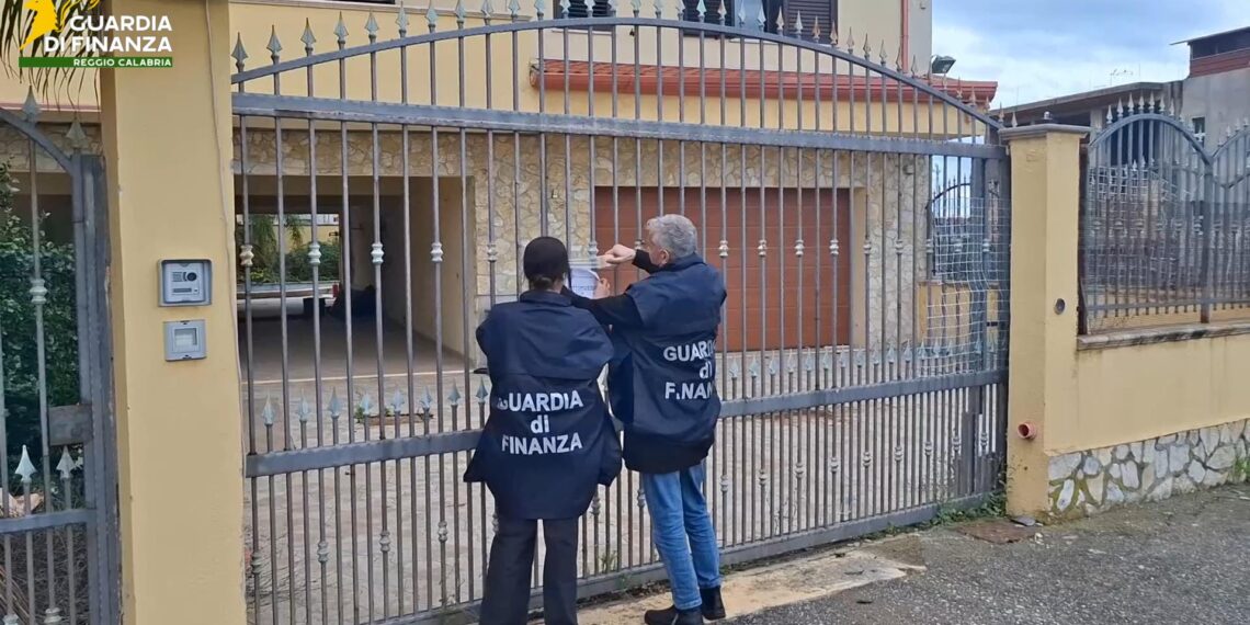 Confiscati oltre 20 milioni di euro nei confronti di imprenditori reggini legati alla ‘ndrangheta (VIDEO) 1 Confiscati oltre 20 milioni di euro nei confronti di imprenditori reggini legati alla ‘ndrangheta (VIDEO)