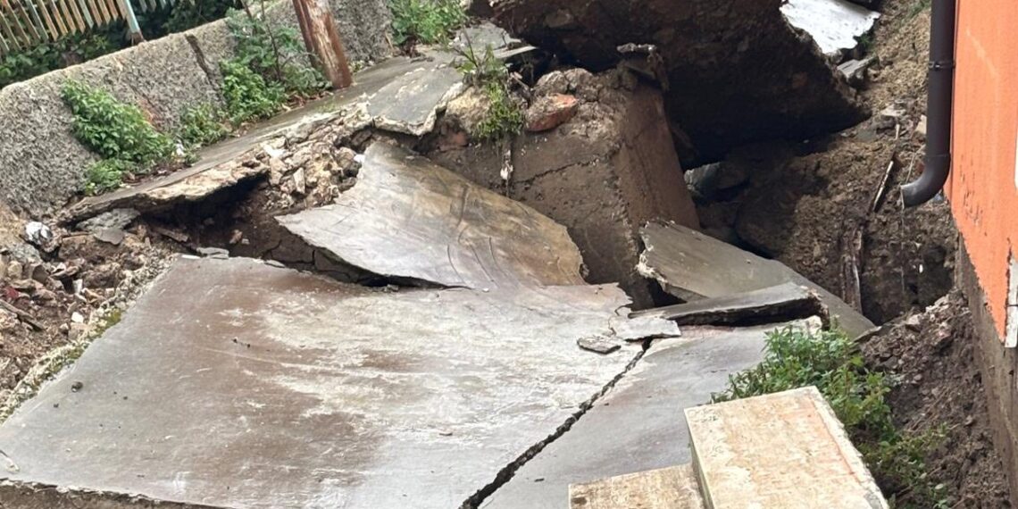 Crolla l’atrio restrostante di una scuola di Capistrano