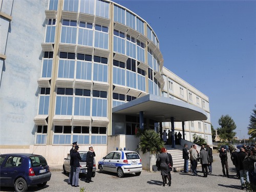 Infermiera aggredita presso l’ufficio prenotazioni dell’Ospedale di Siderno 1 Infermiera aggredita presso l’ufficio prenotazioni dell’Ospedale di Siderno
