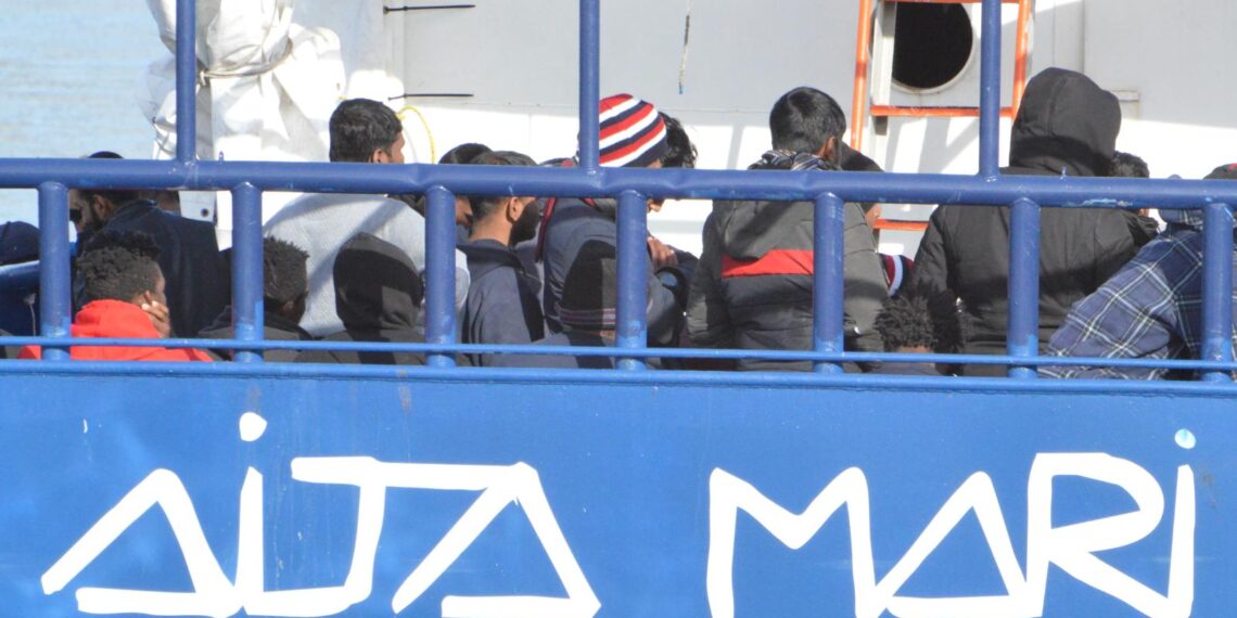 Vibo Marina, domani sera lo sbarco di 32 migranti soccorsi nel Mediterraneo: tra loro un neonato di due mesi