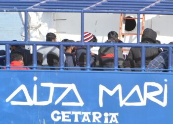 Vibo Marina, domani sera lo sbarco di 32 migranti soccorsi nel Mediterraneo: tra loro un neonato di due mesi 11 Vibo Marina, domani sera lo sbarco di 32 migranti soccorsi nel Mediterraneo: tra loro un neonato di due mesi
