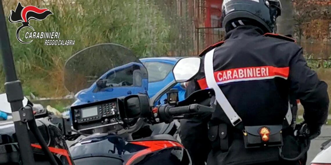 Sorpreso dai Carabinieri con manufatti in marmo e pietra di presunta provenienza illecita