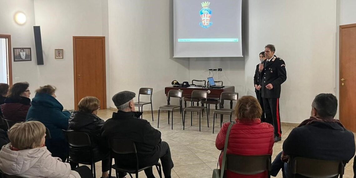 I Carabinieri incontrano i cittadini di Campo Calabro per prevenire i raggiri