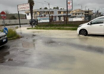 Catanzaro, con le piogge copiose via Lucrezia della Valle diventa una strada navigabile come i canali di Venezia