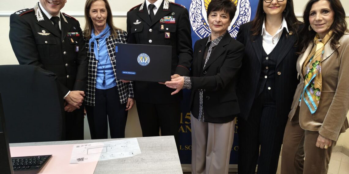 Il Soroptimist di Palmi ha donato un kit “Una Stanza tutta per sé…portatile” ai Carabinieri