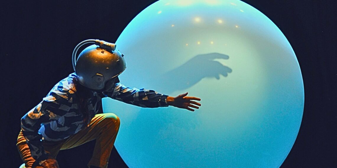 Blu, il colore della felicità”, a Filadelfia il viaggio unico e personale della propria felicità che sta nelle piccole cose