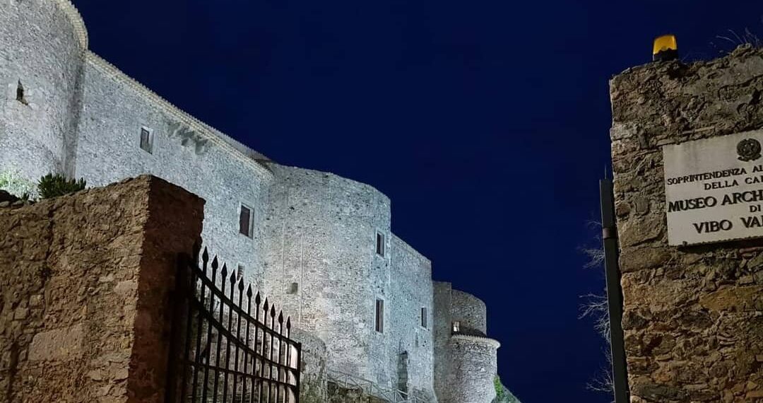 Tagliare la cultura è tagliare la democrazia: a Vibo Valentia porte chiuse alla memoria e Stato assente