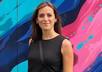 Dal cuore di Vibo Valentia al trionfo di Sanremo: Cecilia Pietropaolo dietro due brani in gara all’Ariston