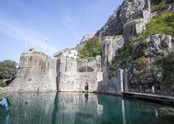 Kotor, la città che sale verso il cielo, tra pietra, silenzio e mare nelle Bocche del Montenegro 9 Kotor, la città che sale verso il cielo, tra pietra, silenzio e mare nelle Bocche del Montenegro