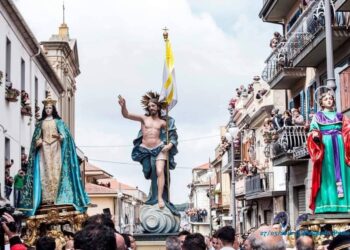 …ma l’Affruntata a Vibo Valentia non è spettacolo, non è uno show: è fede, tradizione, pietà popolare. È emozione!