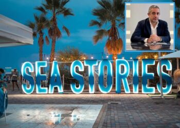 Un violento incendio ha distrutto il lido “Storie di Mare” a Marina di Sibari