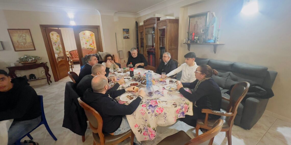 Guerre di religione? Macché, qui i fratelli musulmani fanno i chierichetti alla mia Messa e festeggiano la fine del Ramadan