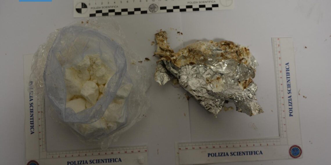 Fermato con 250 grammi di cocaina nescosti in una torta (VIDEO)
