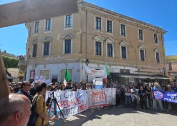 Tropea in piazza per difendere l’ospedale. Un corteo con la presenza di sindaci e studenti (VIDEO)