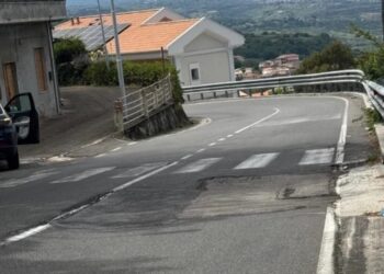 Longobardi, rispunta il solito avvallamento all’ingresso del paese: già attivata la ditta per il ripristino