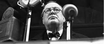 Noi combatteremo sulle spiagge! Churchill ripropone lo storico discorso per fermare lo straniero, ma stavolta…